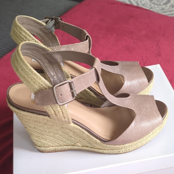 Steve Madden Tan Wedge Sandals with Ankle Strap - Picture 3 of 3